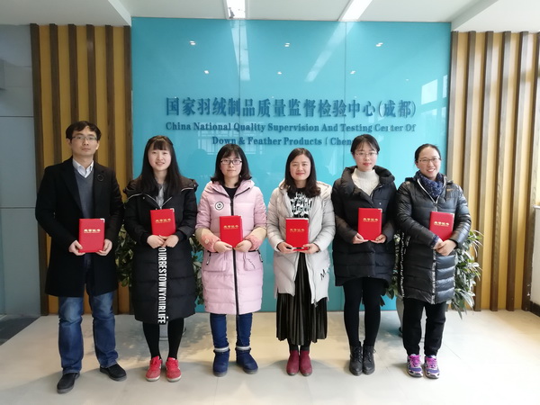 颁发业务骨干荣誉证书.jpg