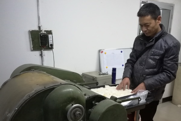 打杂质现场.jpg
