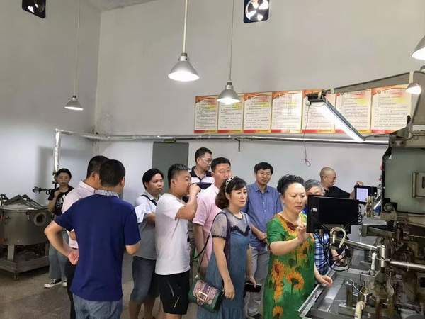 缫丝测试现场_调整大小.jpg